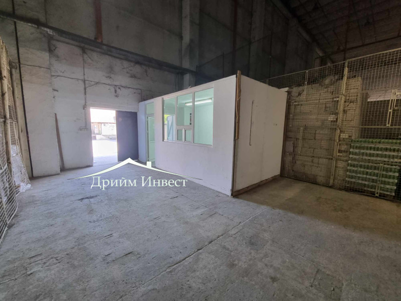 K pronájmu  Úložný prostor Plovdiv , Industrialna zona - Sever , 216 m2 | 92914694