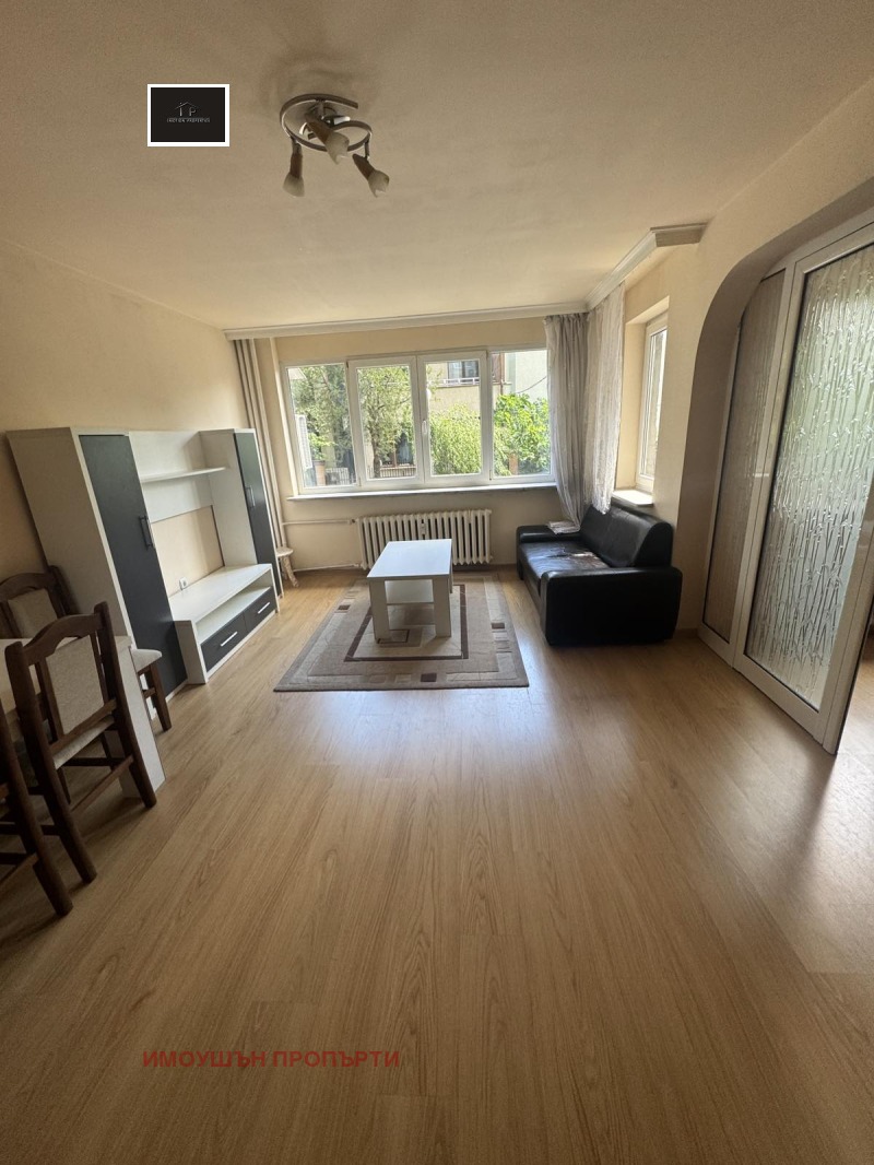 Zu vermieten  3 Schlafzimmer Sofia , Iztok , 120 qm | 51339349