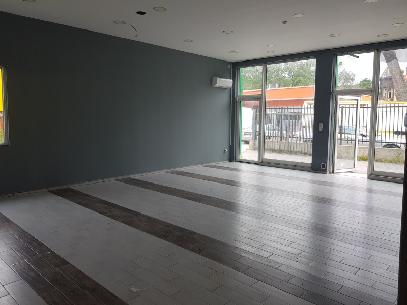 Kiadó  Üzlet Sofia , Bankja , 100 négyzetméter | 97628286