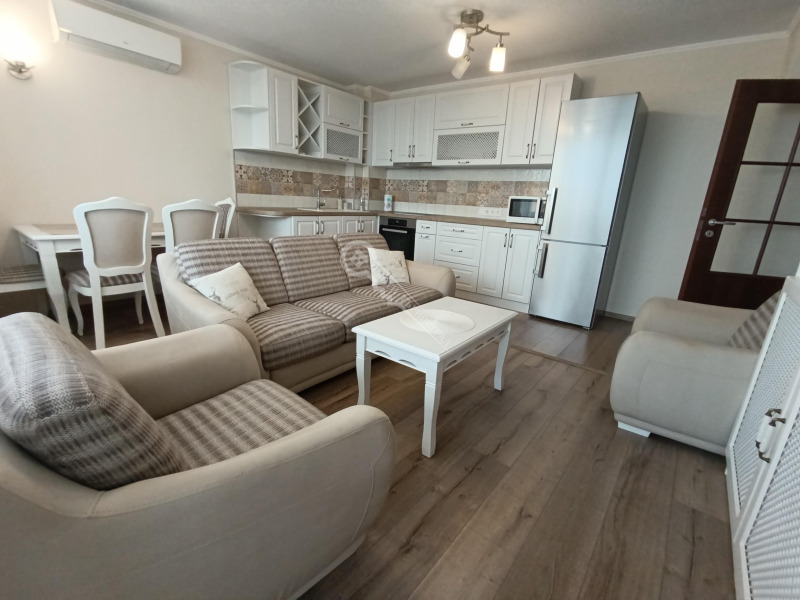 Zu vermieten  1 Schlafzimmer Weliko Tarnowo , Zentar , 70 qm | 35231035 - Bild [2]
