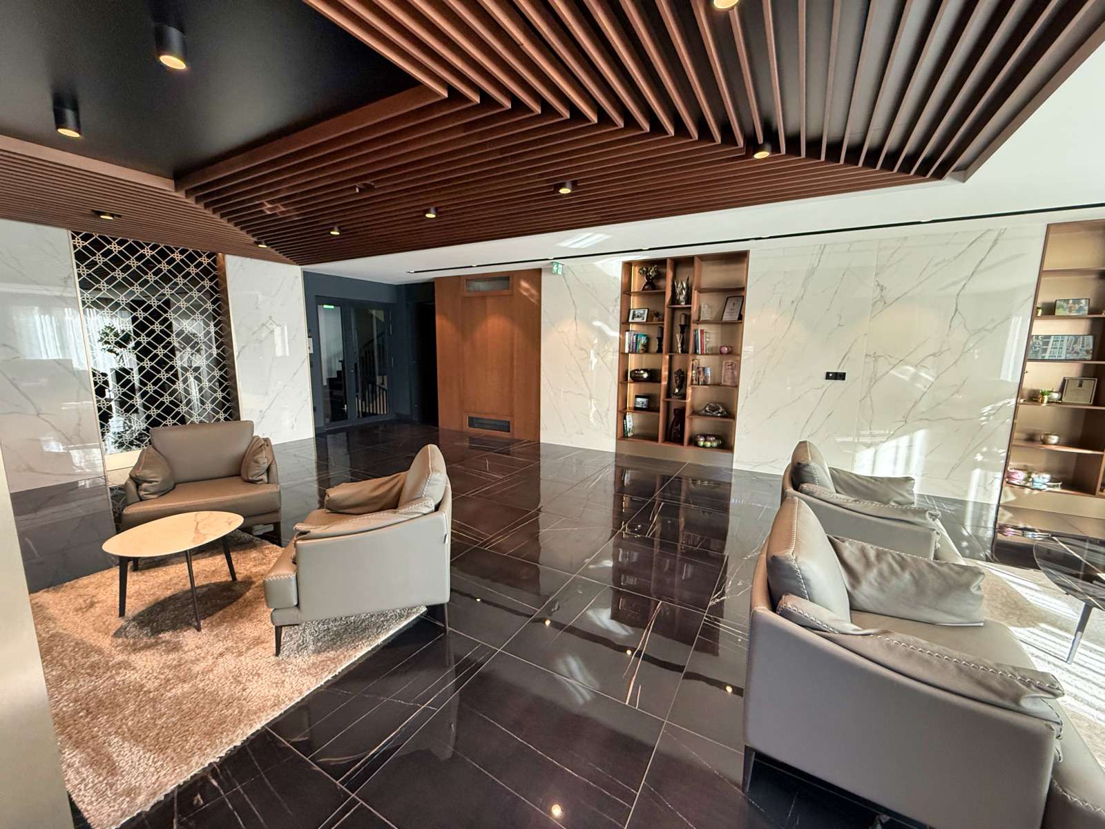 Дава под наем 3-СТАЕН, гр. София, Лозенец, снимка 15 - Апартаменти - 53716681