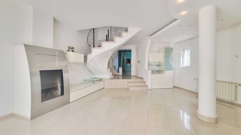 Издаје се  Кућа Софија , в.з.Малинова долина , 250 м2 | 12944711 - слика [3]