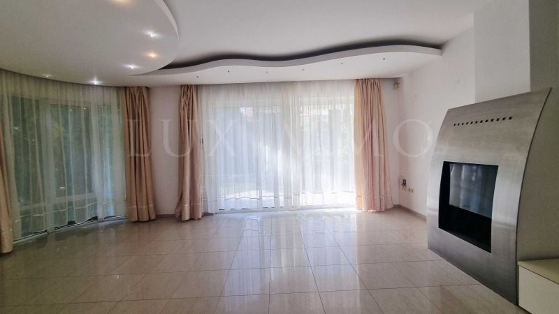 Издаје се  Кућа Софија , в.з.Малинова долина , 250 м2 | 12944711 - слика [4]