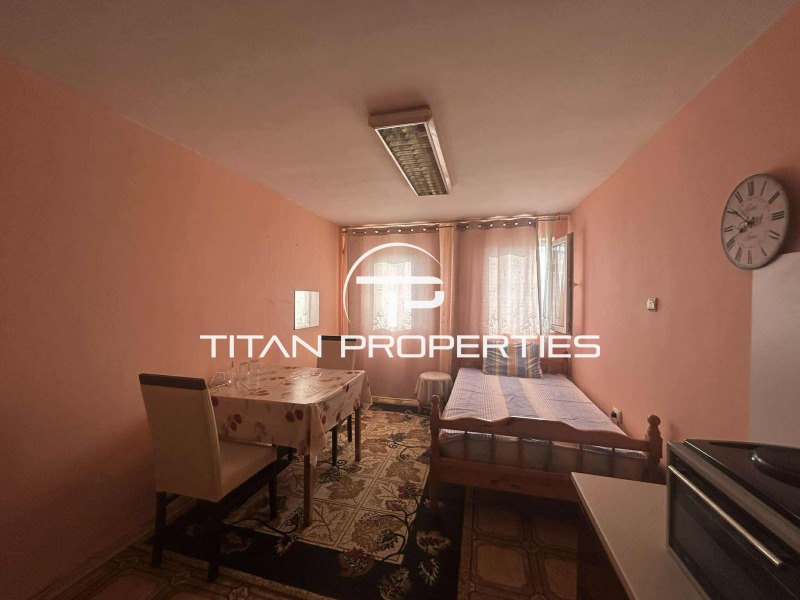 Дава под нем  1-стаен, град Пловдив, Кършияка •  175 EUR • ID 31748274 — holmes.bg - [1] 