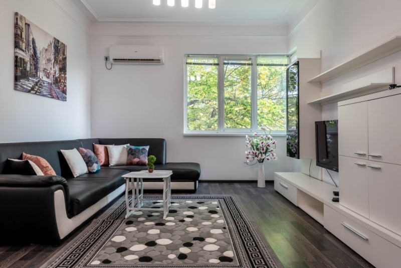 Дава под наем 4-СТАЕН, гр. Варна, Център, снимка 3 - Апартаменти - 53600108