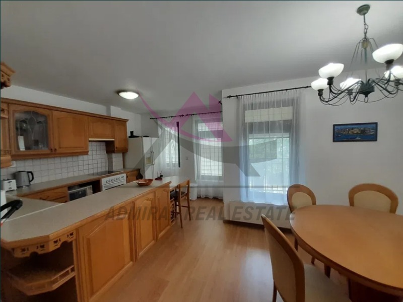 Дава под нем  3-стаен, град Варна, Център •  750 EUR • ID 27265040 — holmes.bg - [1] 