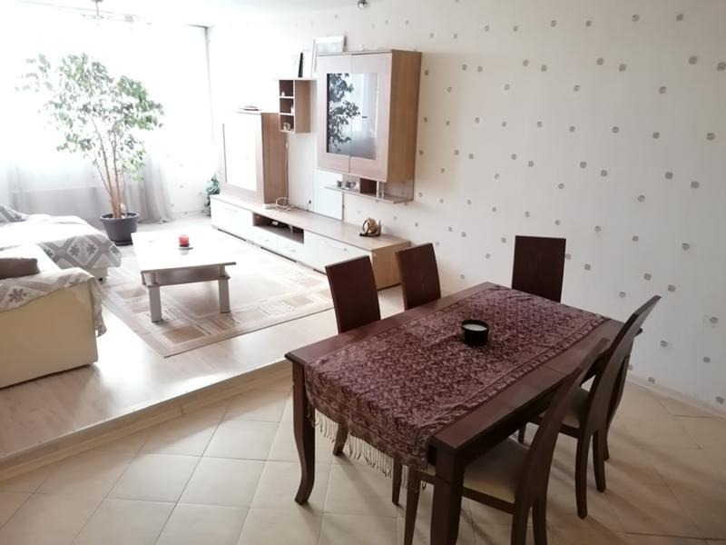 Издаје се  2 спаваће собе Софија , Хладилника , 90 м2 | 72848186