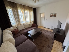 2 dormitoare Vâzrajdane, Burgas