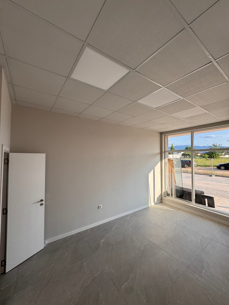 Дава под наем МАГАЗИН, гр. Пловдив, Христо Смирненски, снимка 2 - Магазини - 52781266