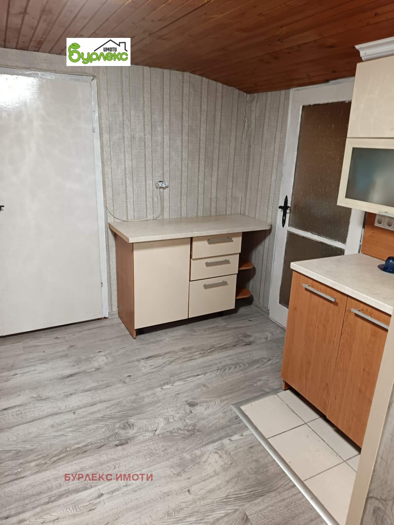 Дава под наем ЕТАЖ ОТ КЪЩА, гр. Варна, Бриз, снимка 2 - Етаж от къща - 52729329