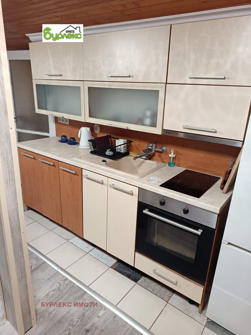 Дава под наем ЕТАЖ ОТ КЪЩА, гр. Варна, Бриз