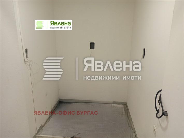 Дава под наем МАГАЗИН, гр. Бургас, Център, снимка 2 - Магазини - 48818412