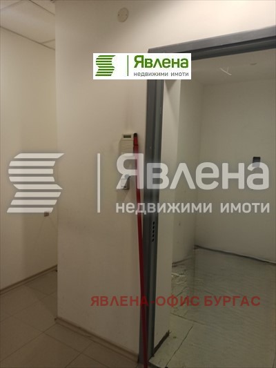 Дава под наем МАГАЗИН, гр. Бургас, Център, снимка 3 - Магазини - 48818412