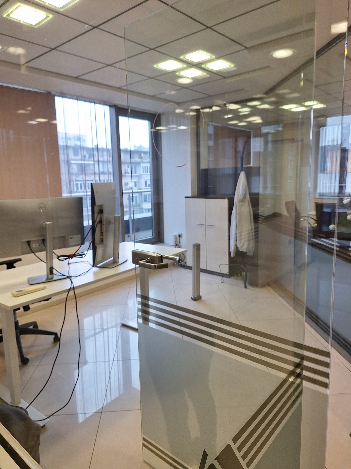 Дава под наем ОФИС, гр. Варна, Зимно кино Тракия, снимка 4 - Офиси - 53897299