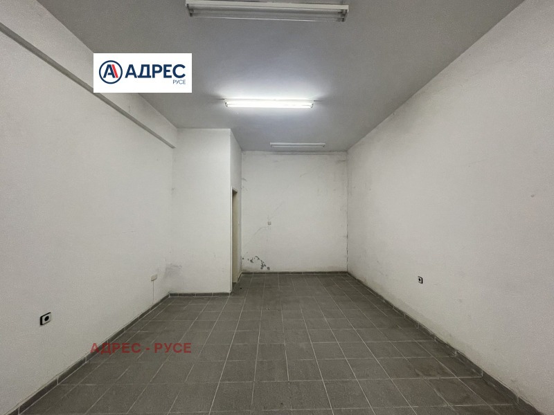 Дава под Наем МАГАЗИН в град Русе, Широк център - 61 кв.м / 123 € » 240.57 лв., АДРЕС - РУСЕ