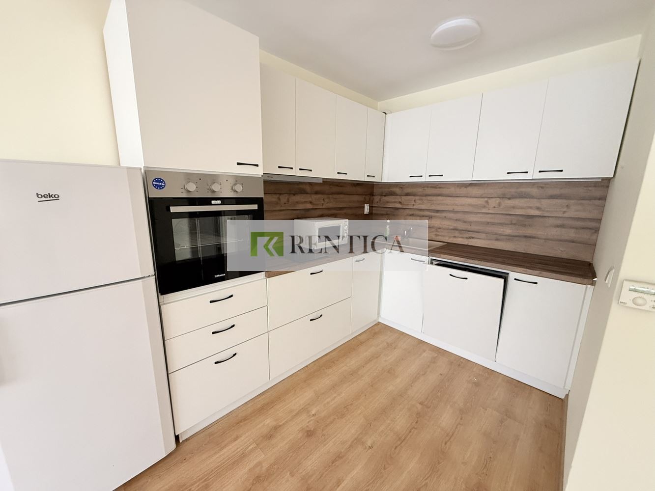 Дава под наем 3-СТАЕН, гр. Варна, Левски 1, снимка 2 - Апартаменти - 54133800