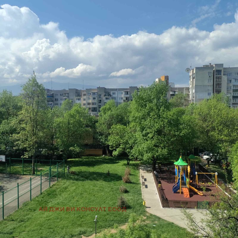 Дава под нем  2-стаен, град София, Света Троица •  700 лв. • ID 30046473 — holmes.bg - [1] 