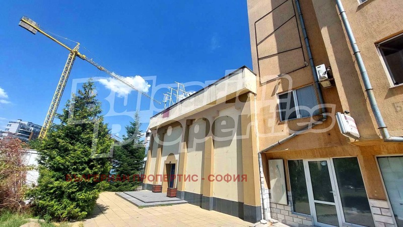 Дава под нем  Магазин, град София, Люлин 8 • 4 000 EUR • ID 66366830 — holmes.bg - [1] 
