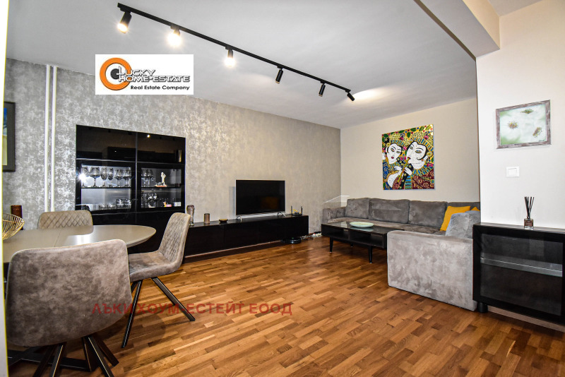 Издаје се  2 спаваће собе Софија , Стрелбиште , 120 м2 | 26744911