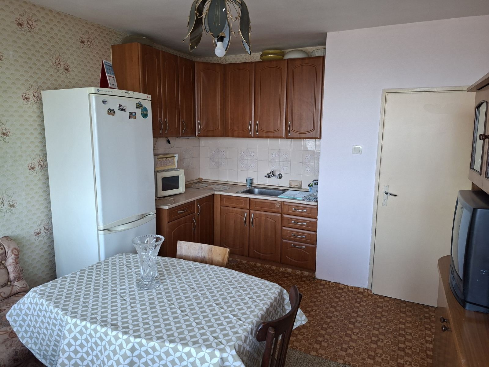 Дава под наем 2-СТАЕН, гр. Варна, Спортна зала, снимка 3 - Апартаменти - 54858046