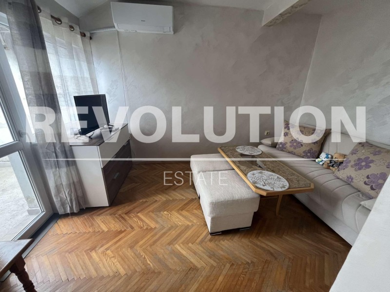 Дава под нем  2-стаен, град Варна, Център •  375 EUR • ID 22377017 — holmes.bg - [1] 