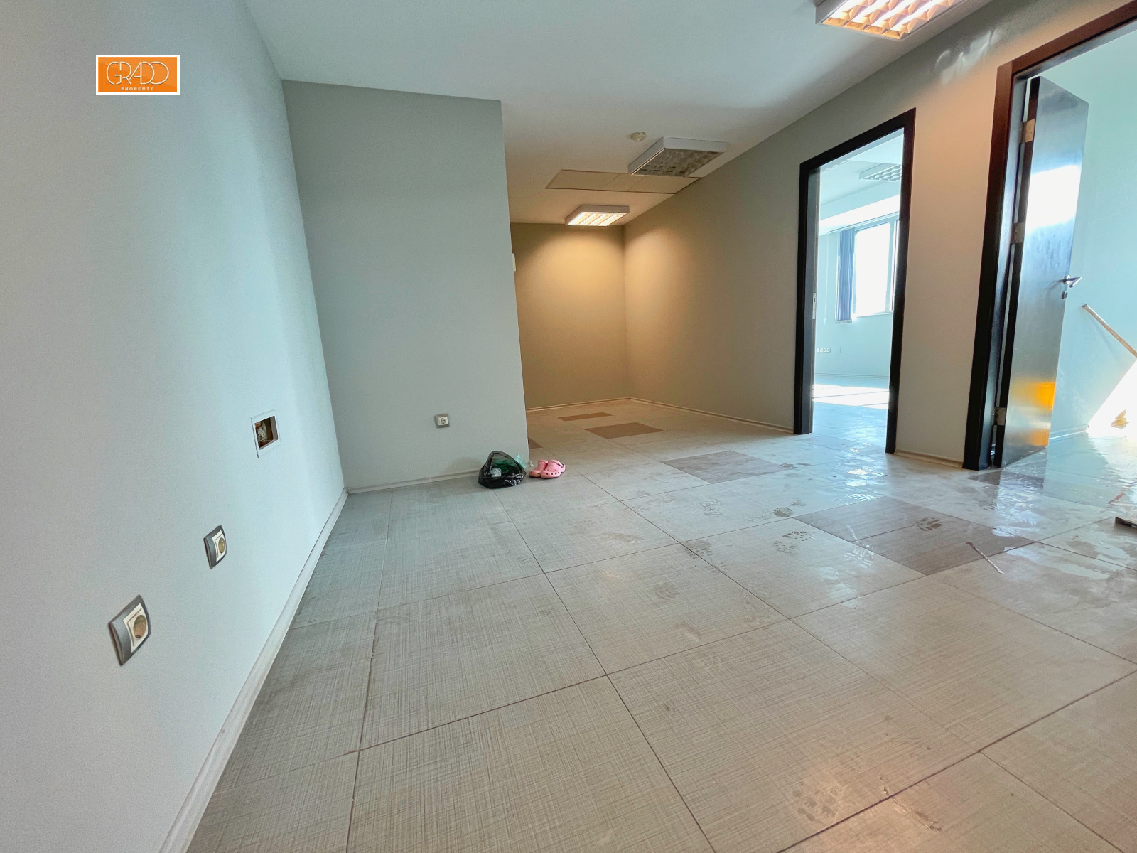 Дава под наем ОФИС, гр. Варна, Младост 1, снимка 5 - Офиси - 53814082