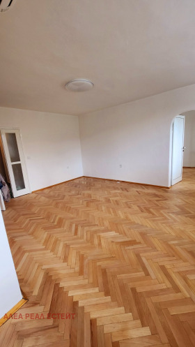 2 Schlafzimmer Oborishte, Sofia 2