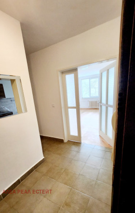 2 Schlafzimmer Oborishte, Sofia 8