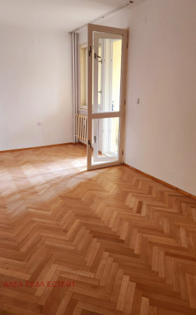 2 Schlafzimmer Oborishte, Sofia 10