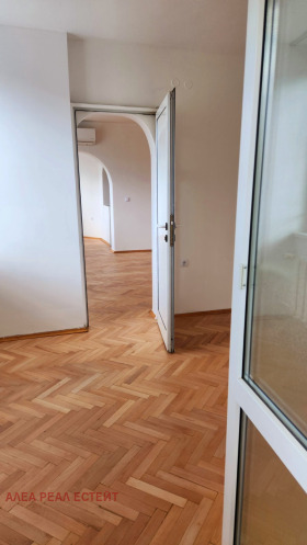 2 Schlafzimmer Oborishte, Sofia 11