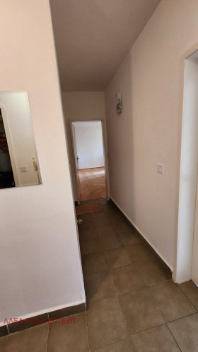 2 Schlafzimmer Oborishte, Sofia 6