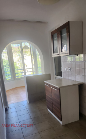 2 Schlafzimmer Oborishte, Sofia 9