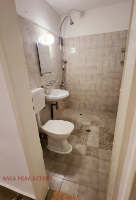 2 Schlafzimmer Oborishte, Sofia 4