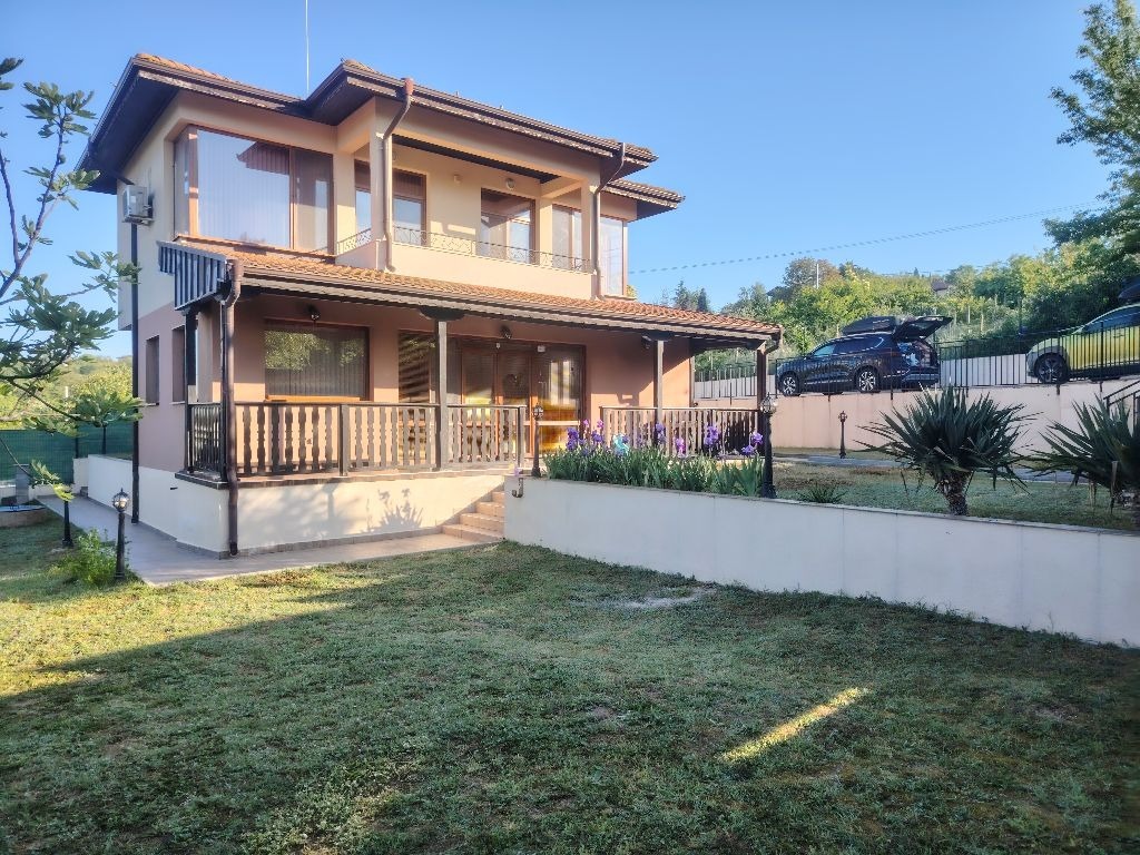 Дава под наем КЪЩА, гр. Варна, м-т Боровец - юг
