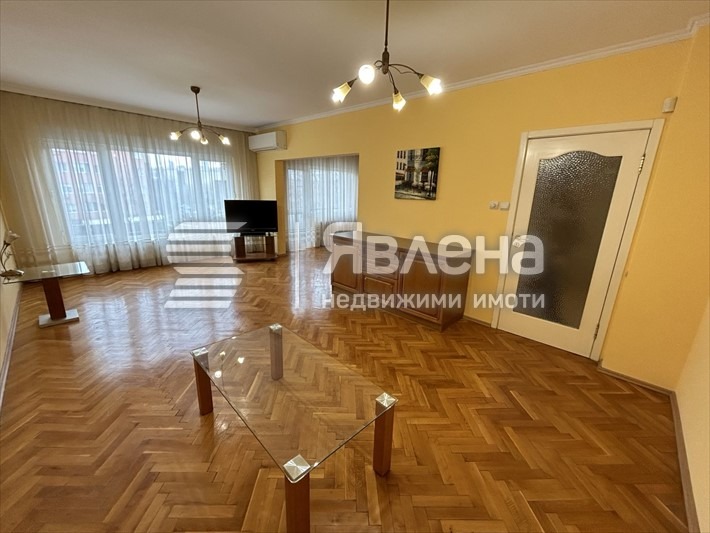 Te huur  2 slaapkamers Sofia , Tsentar , 120 m² | 71453335