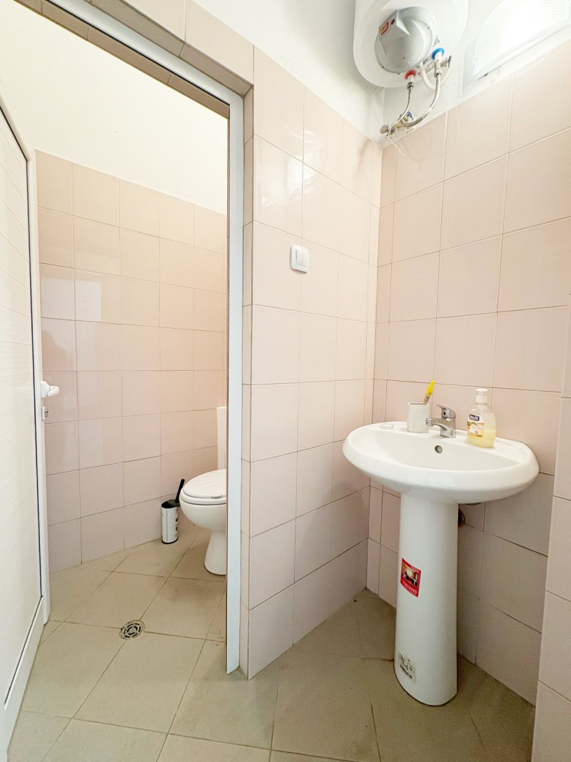 A louer  Boutique Plovdiv , Kyutchouk Parij , 83 m² | 25435046 - image [4]