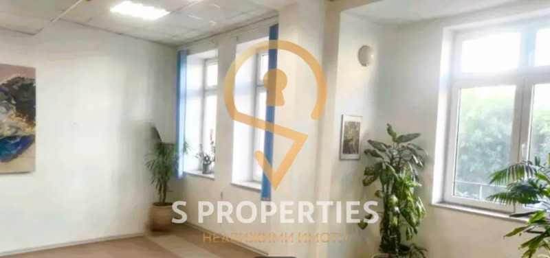 Дава под Наем ОФИС в град Варна, ЖП Гара - 300 кв.м / 3 000 € » 5 867.49 лв., ЕС ПРОПЪРТИС