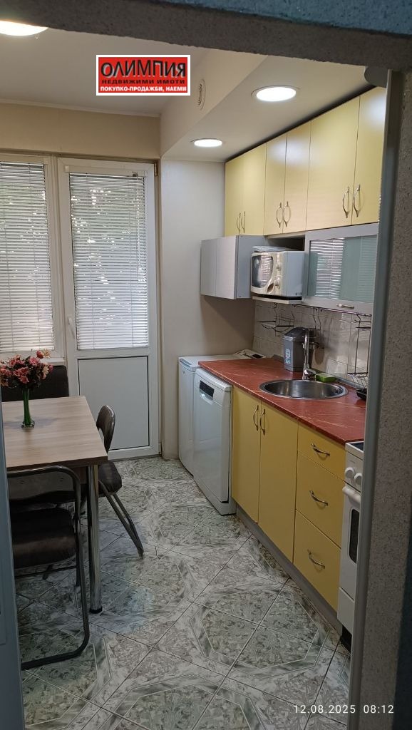 Дава под нем  3-стаен, град Плевен, Широк център •  400 € • ID 86332316 — holmes.bg - [1] 