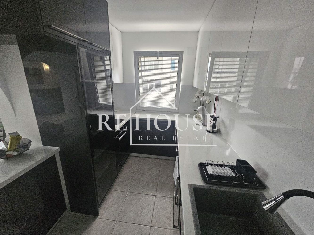 Дава под наем 3-СТАЕН, гр. Варна, Център, снимка 6 - Апартаменти - 54249951