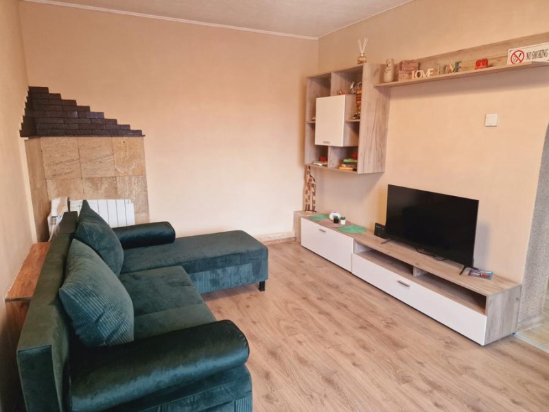 Дава под нем  Етаж от къща, град София, Левски •  749 EUR • ID 55532979 — holmes.bg - [1] 