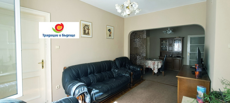 Издаје се  3 спаваће собе Софија , Центар , 148 м2 | 50145900 - слика [2]