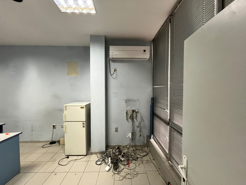 Дава под наем МАГАЗИН, гр. Плевен, Широк център, снимка 2 - Магазини - 53518309