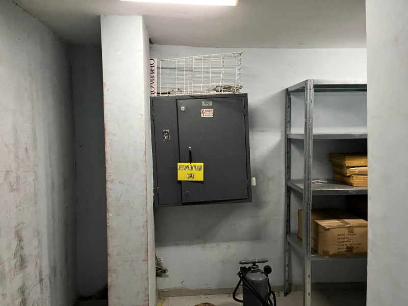 Дава под наем МАГАЗИН, гр. Плевен, Широк център, снимка 11 - Магазини - 53518309