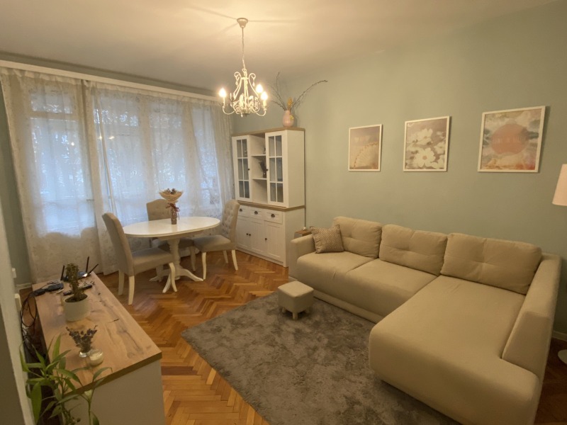 Kiadó  1 hálószoba Sofia , Iztok , 60 négyzetméter | 30822348