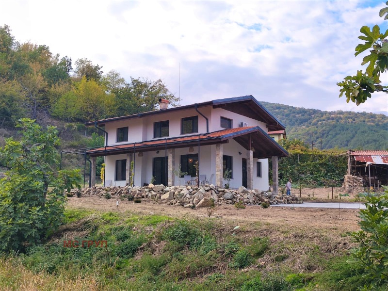 Дава под наем КЪЩА, с. Горна Брезница, област Благоевград, снимка 2 - Къщи - 52221750