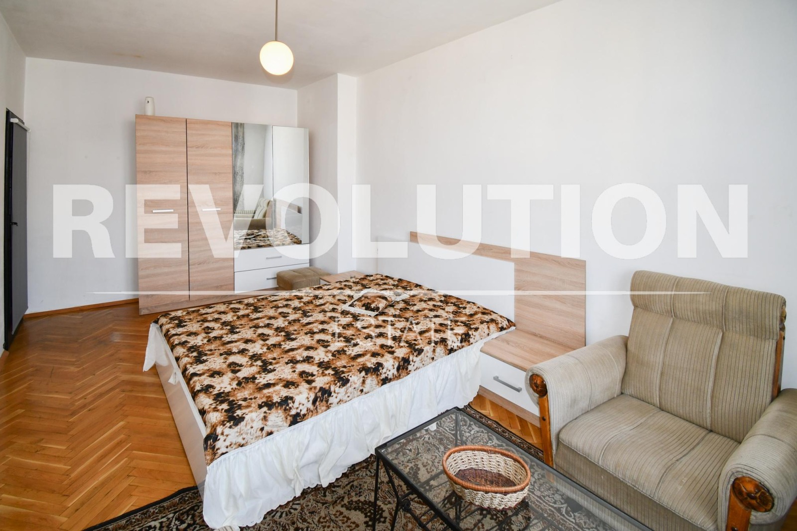 Дава под наем 3-СТАЕН, гр. София, Център, снимка 3 - Апартаменти - 53956326