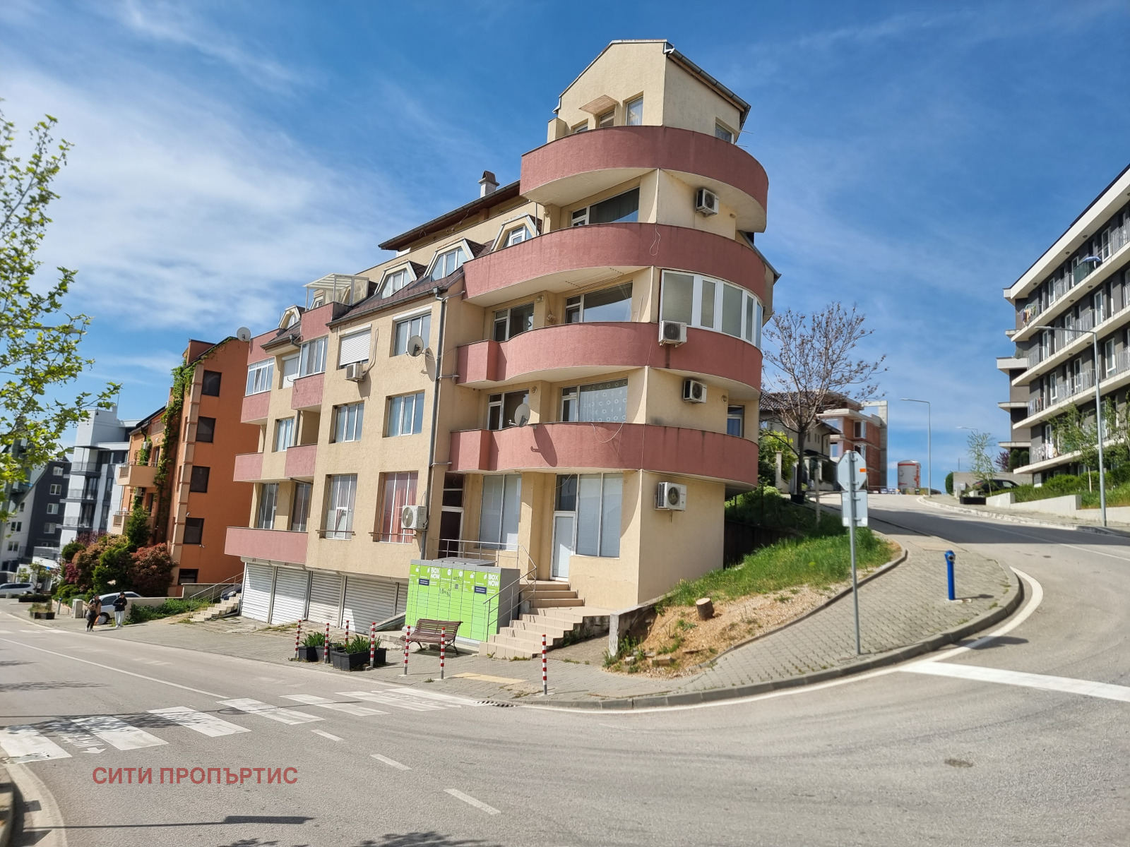 Дава под наем ГАРАЖ, ПАРКОМЯСТО, гр. Благоевград, Освобождение