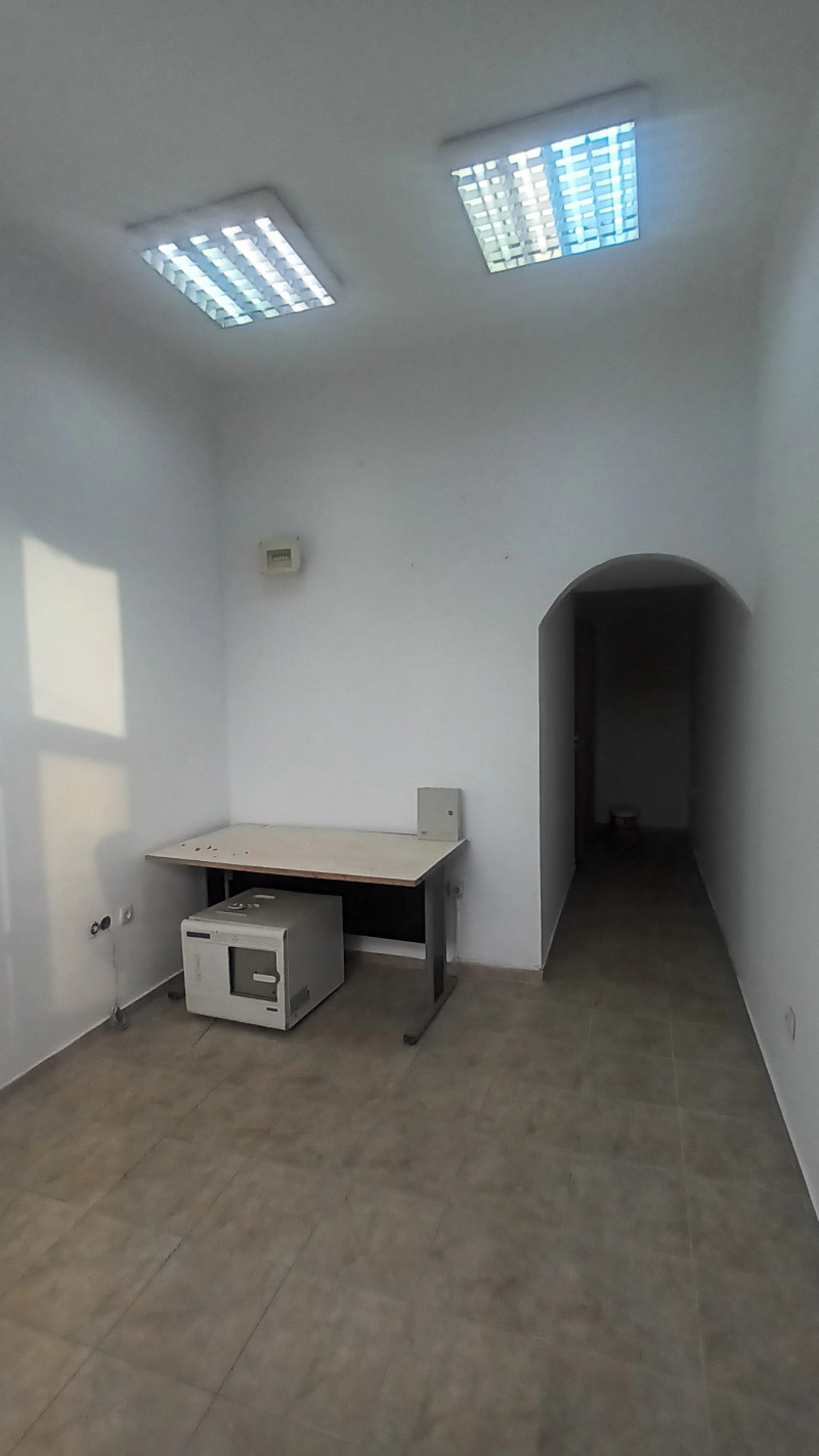 Kiadó  Üzlet Sofia , Nadezsda 2 , 35 négyzetméter | 58988368 - kép [2]