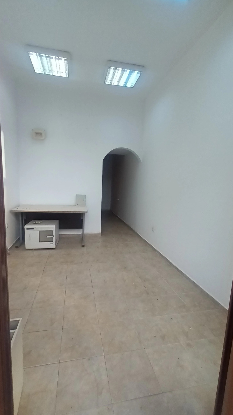 Kiadó  Üzlet Sofia , Nadezsda 2 , 35 négyzetméter | 58988368