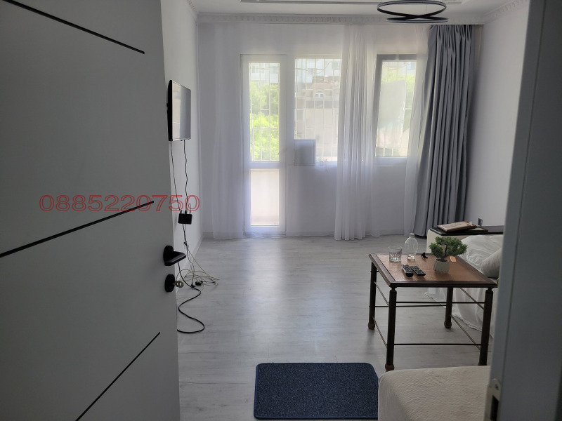 Дава под наем 3-СТАЕН, гр. Варна, Младост 1